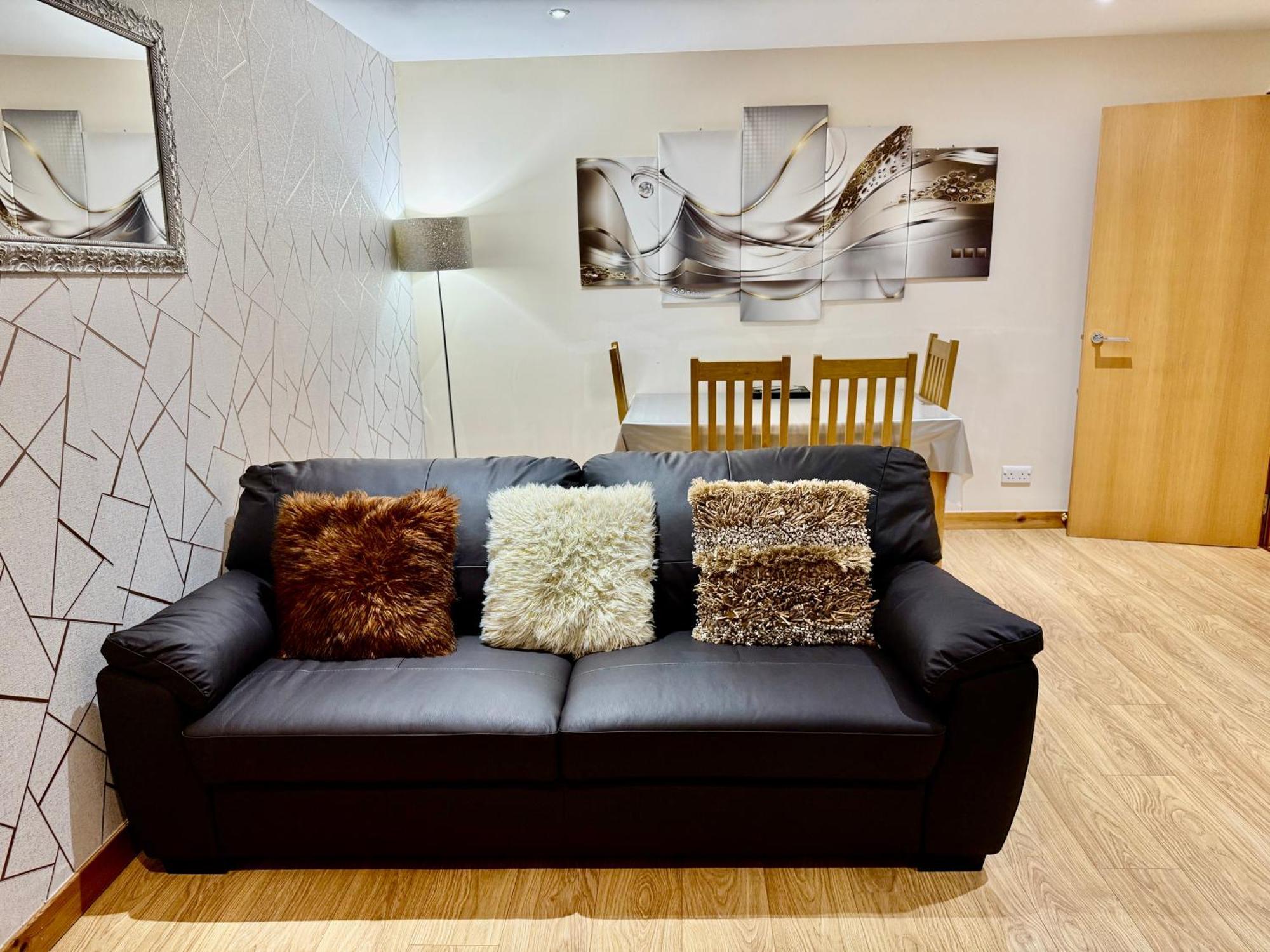 Azim And Suzi'S City Centre Apartment אינברנס מראה חיצוני תמונה